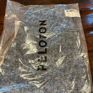 Peloton Cade ice capris size L brand new